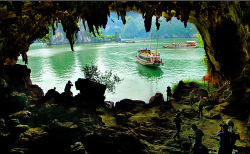Bo Nau cave in Ha Long bay. Photo: Dao Quang Minh